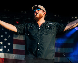 Luke Combs – Don’t Tempt Me With A Good Time Tour
